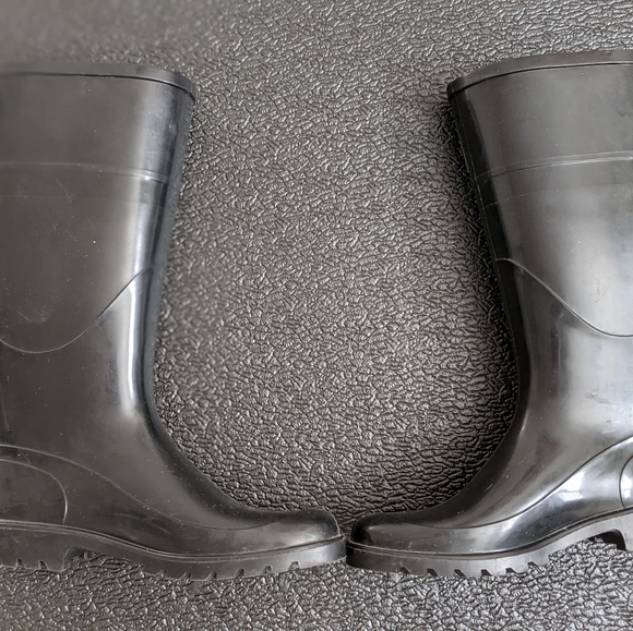Burberry Rain Boots (slightly used) - Picture 7 of 8